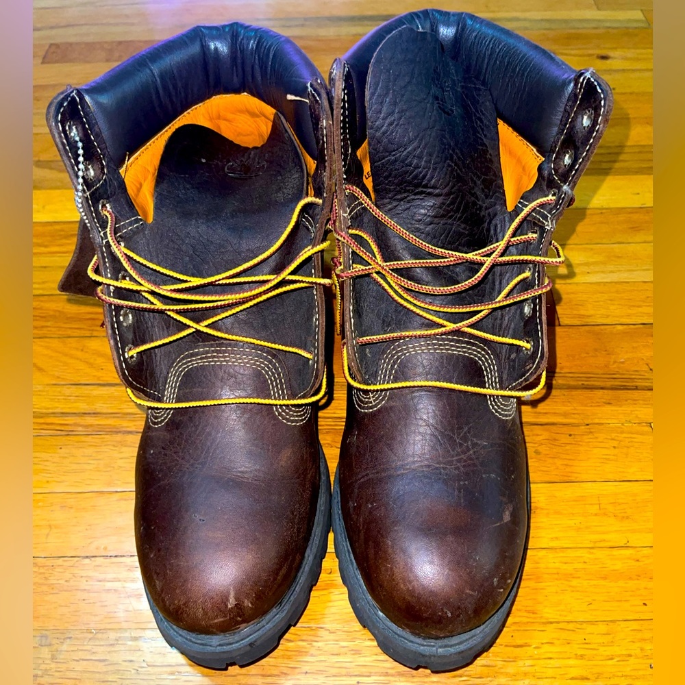 Timberland 6” Premium Boots
Color- Brown
Size- 9.5
Good Condition